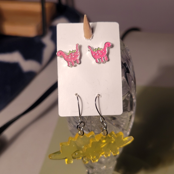 ✨️3 for $15✨️Two pairs of dinosaur earrings - Picture 2 of 3